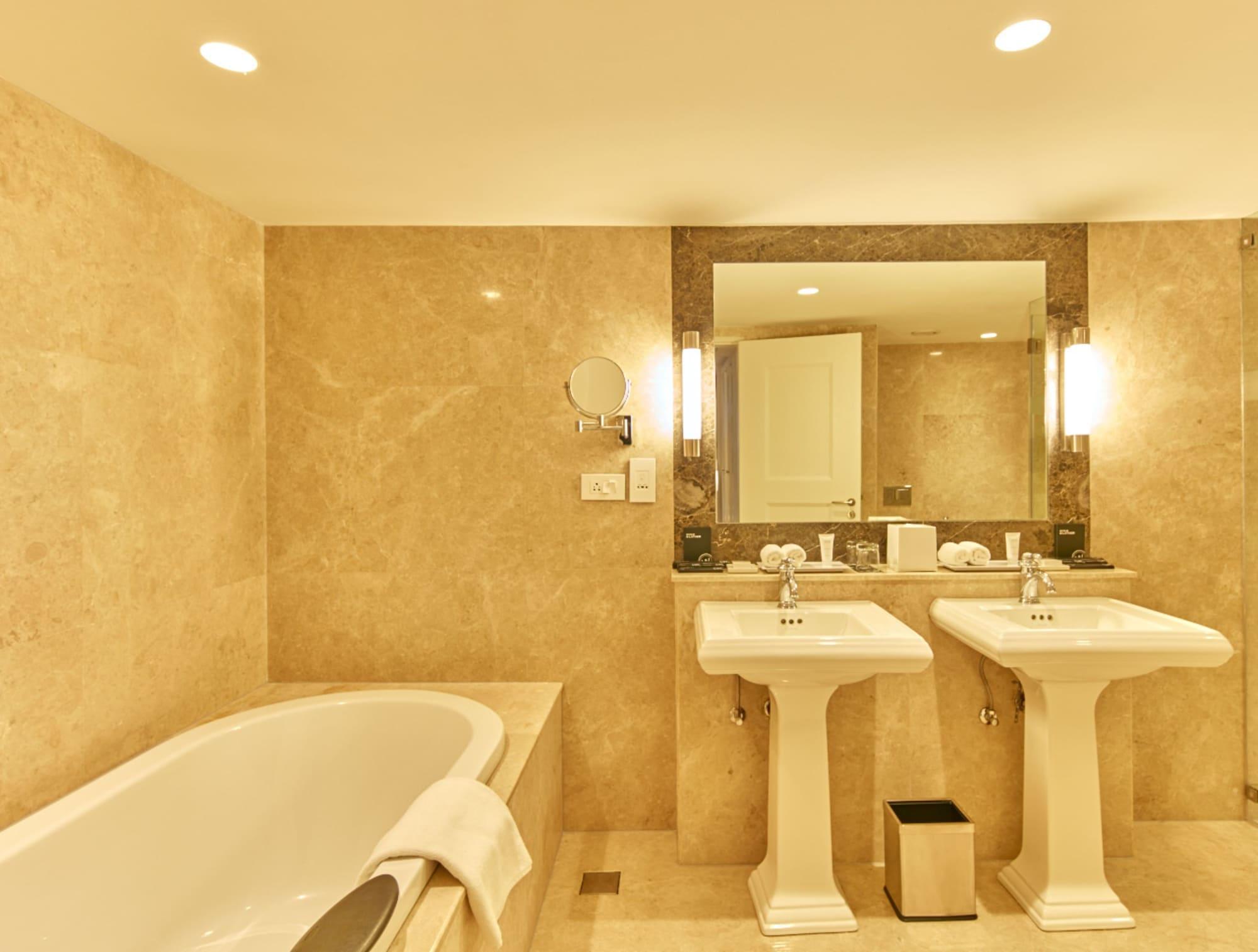 The Waverly Hotel & Residences Bangalore Exterior foto